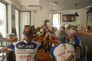 Aperitivo en Hostal Puerto Beach eurociclismogranadasur
